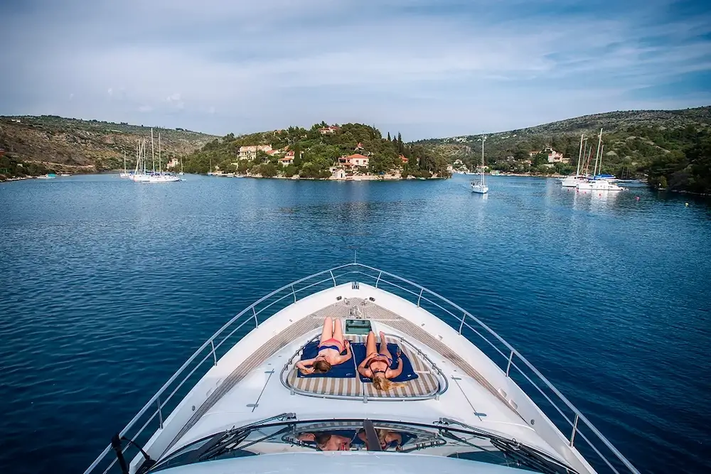 How Do I Choose The Right Yacht For My Group’s Needs 1 How do I choose the right yacht for my group’s needs?