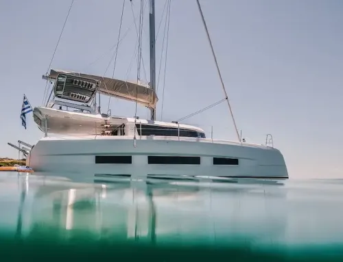 What are the credentials of a reputable yacht rental company?